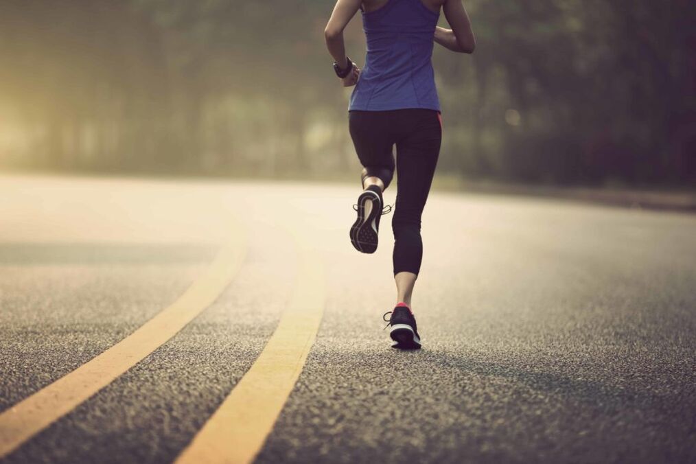 joggen om gewicht te verliezen op uw buik en zijkanten