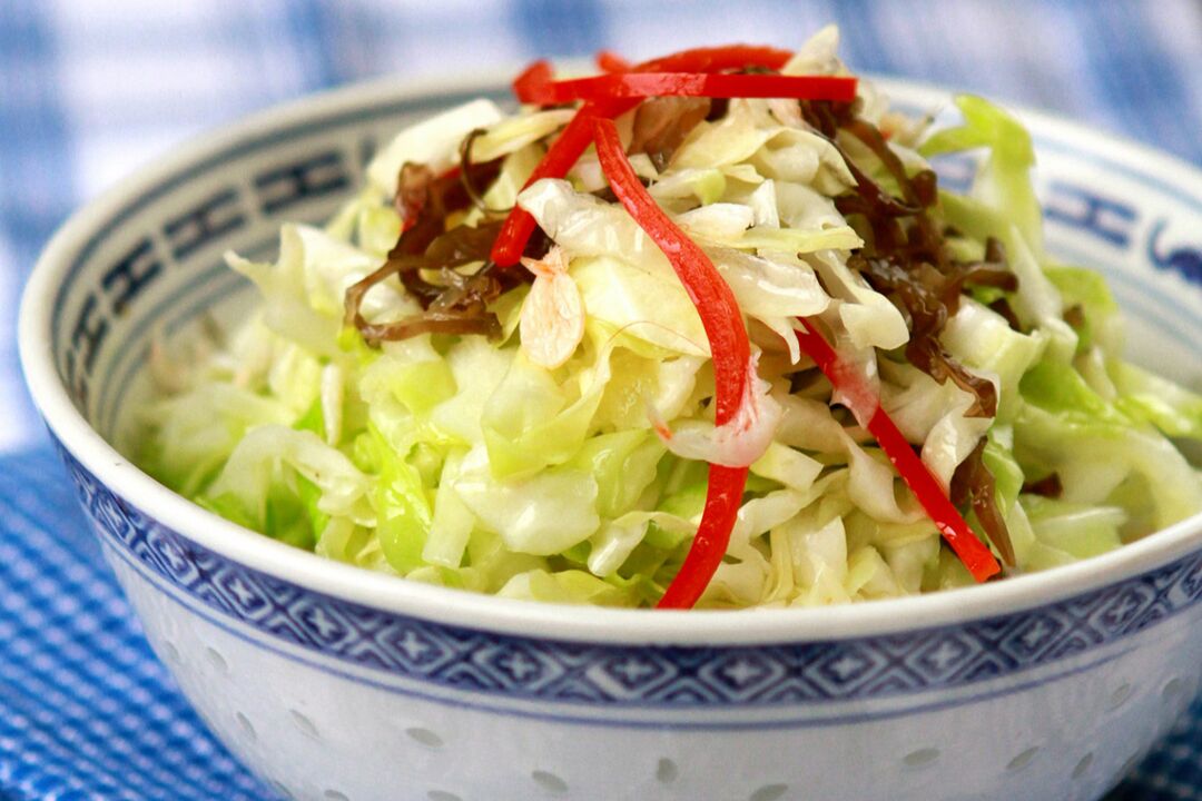 Koolsalade is een van de gerechtopties op het dieetmenu Favoriet.